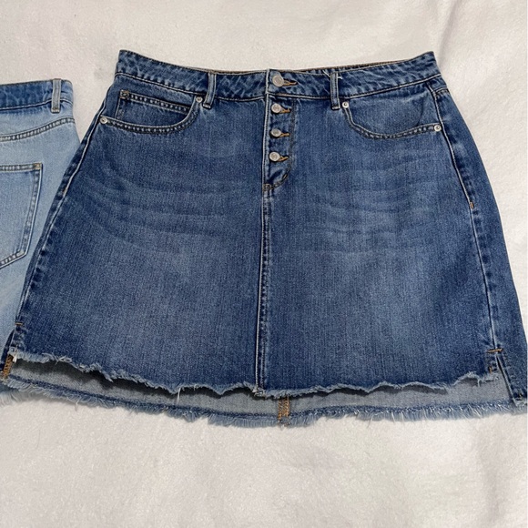 BUNDLE OF 2 DENIM MINI SKIRTS BY DYNAMITE SIZE LARGE - Picture 4 of 11